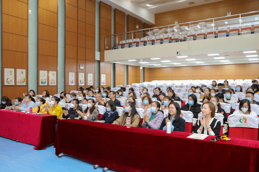 小苹果之数学版
:陕西师范大学附属小学：共赴春天约会 共研教学方法-第5张图片-太平洋在线下载