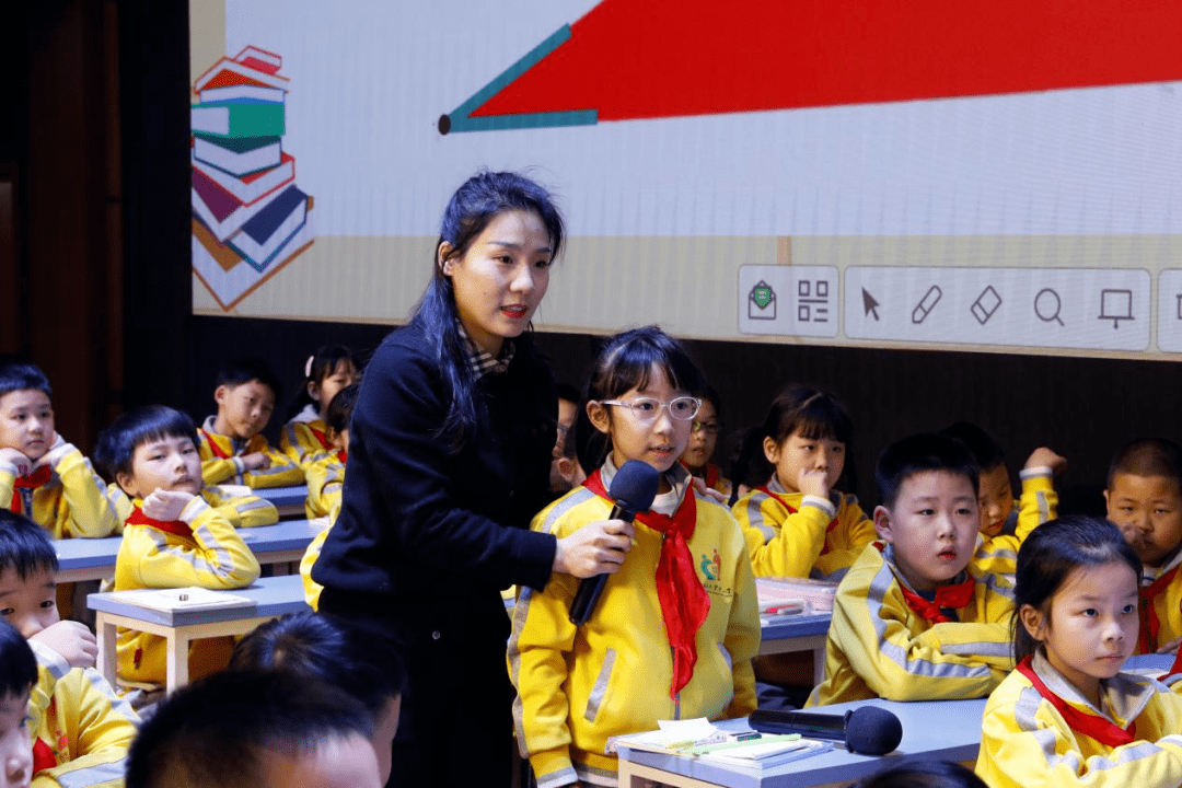 小苹果之数学版
:陕西师范大学附属小学：共赴春天约会 共研教学方法-第6张图片-太平洋在线下载