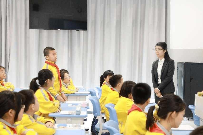 小苹果之数学版
:陕西师范大学附属小学：共赴春天约会 共研教学方法-第9张图片-太平洋在线下载