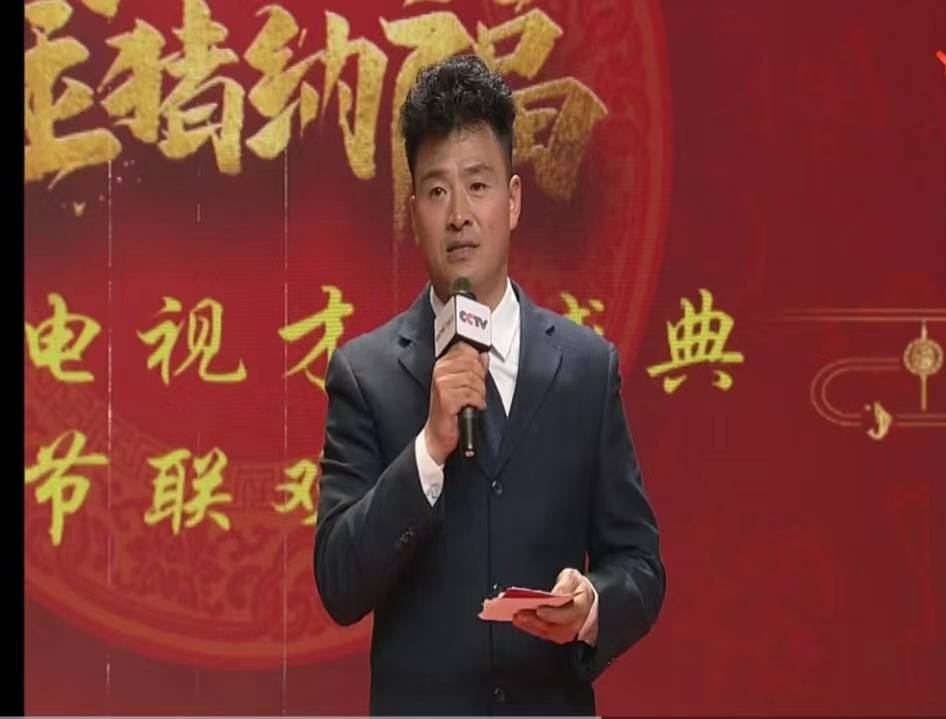 中央一台在线直播手机电视:新闻记者采访著名导演樊波-第7张图片-太平洋在线下载