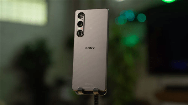 80s手机电视电影:索尼最强旗舰！Xperia 1 V发布：8999元起