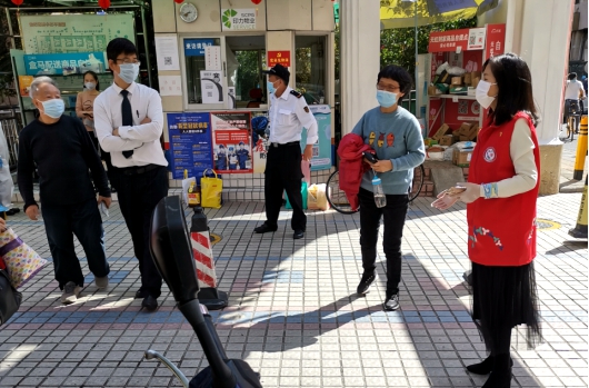 李丽芳摔手机新闻张利芳摔手机完整视频